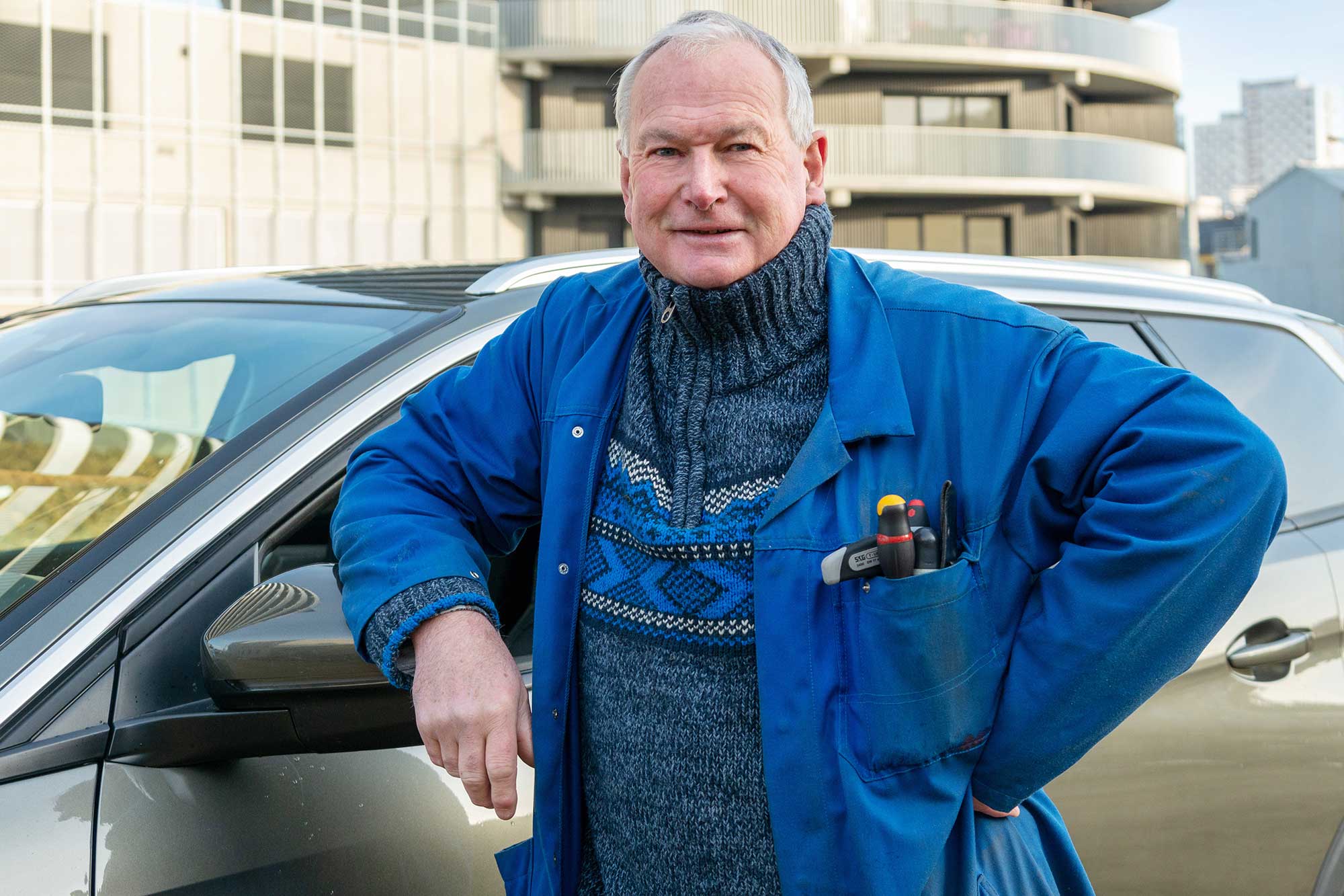 serrurier et sa voiture